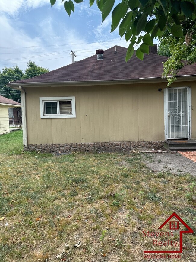 Building Photo - 1611 E 50th St