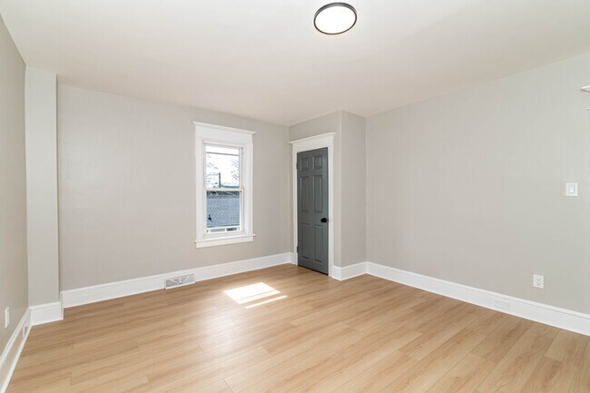 Foto del edificio - 316 W 4th St
