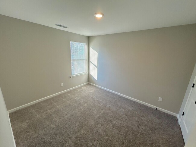 Photo - 671 Pearce St House