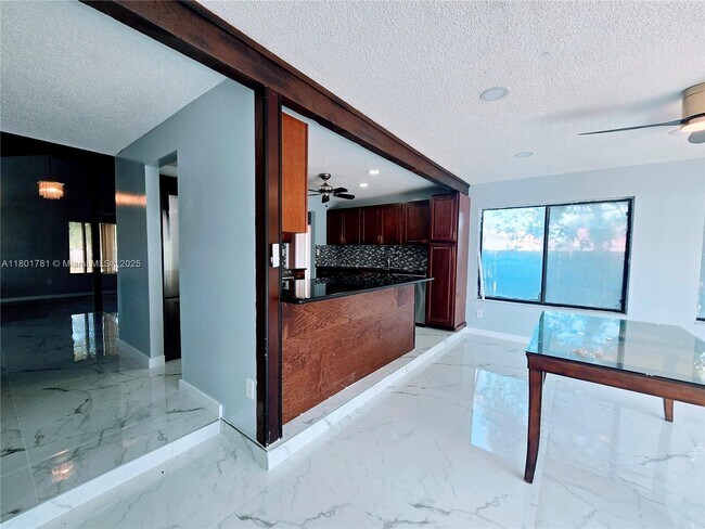 Foto del edificio - 20504 NE 9th Ct