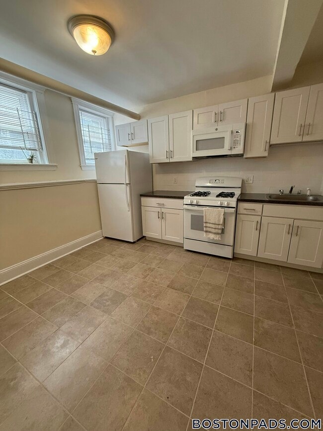 Building Photo - 17 Barrows St