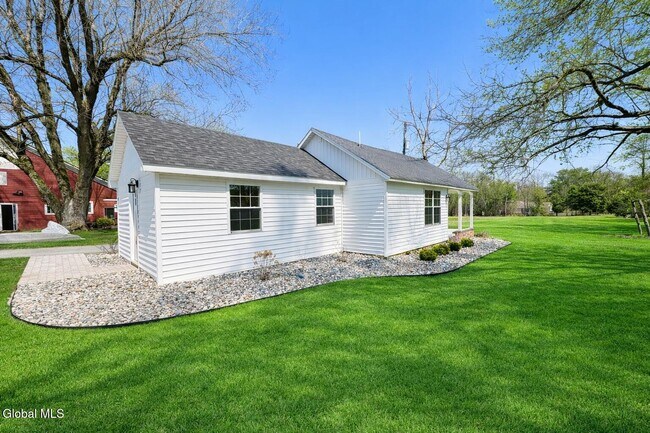 Foto del edificio - 675 Mac Elroy Rd