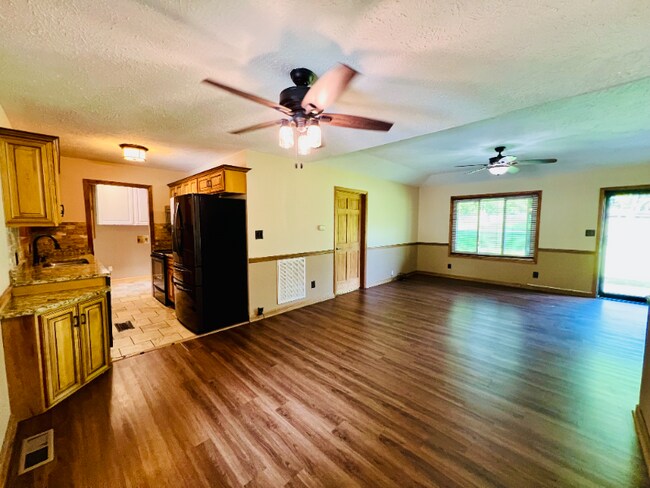 Foto del edificio - 724 Butler Rd