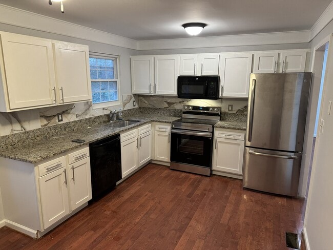 Building Photo - 2036 Yew Ct