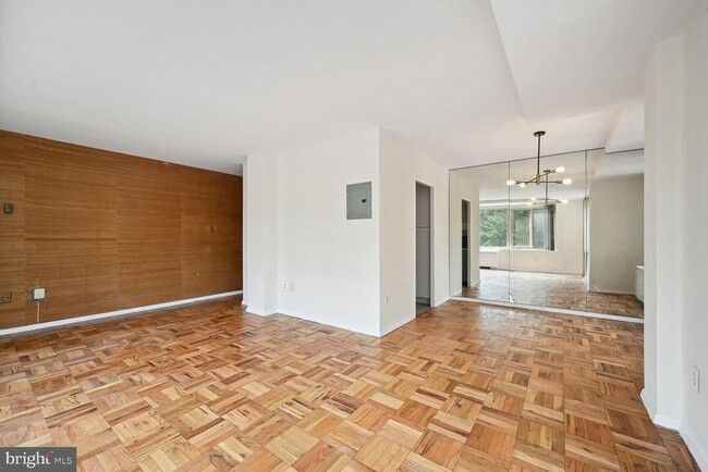 Foto del edificio - 4000 Tunlaw Rd NW