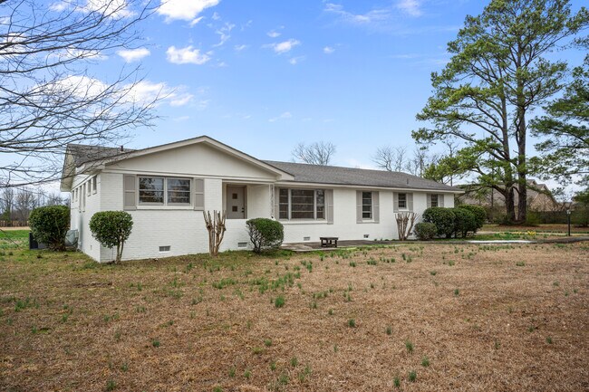 Building Photo - 16985 Oakdale Rd