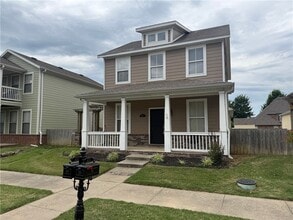 Building Photo - 631 N Longfellow Ln