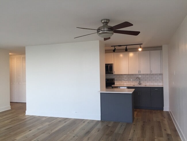 Photo - 4250 N Marine Dr Apartment