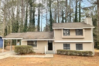 Building Photo - 8952 Saddlewood Dr