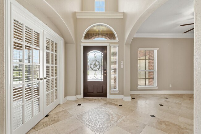 Building Photo - 2702 Pine tr