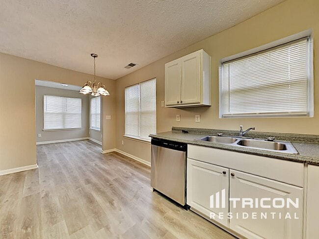 Foto del edificio - 915 Riley Farm Ln