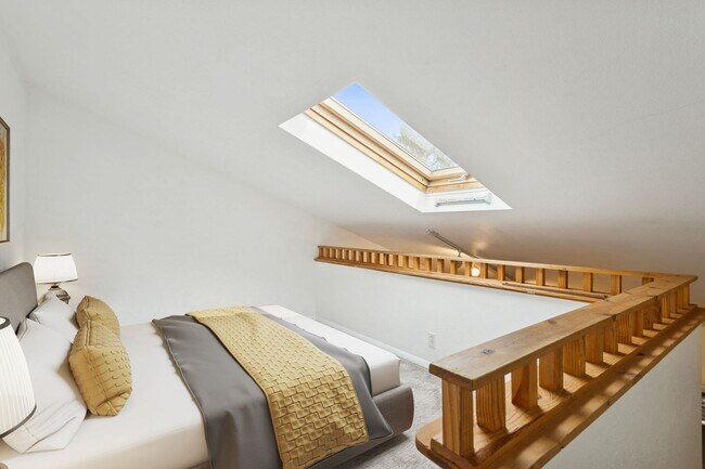 Foto del edificio - Downtown! Gorgeous Top Floor Unfurnished Studio