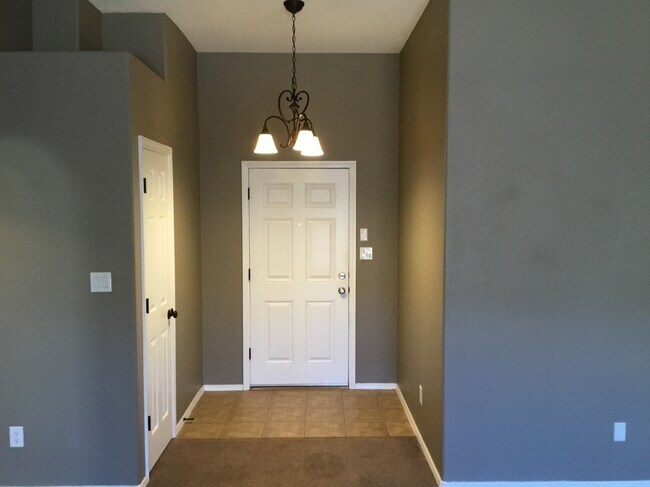 Foto del edificio - 7220 Milan Hills Road NE