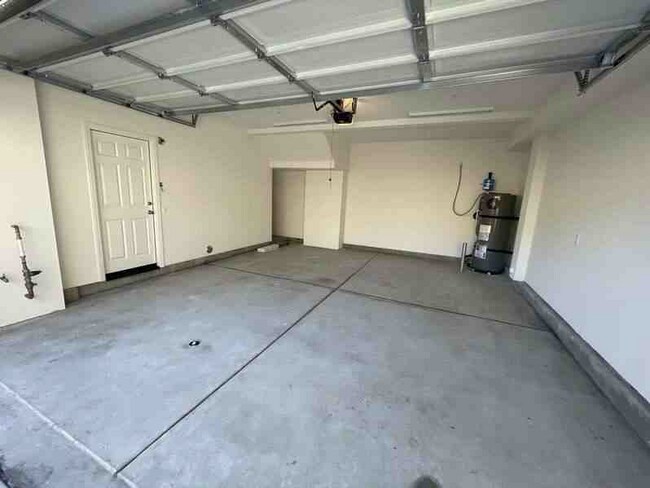 Garage interior - 2814 Lovage St