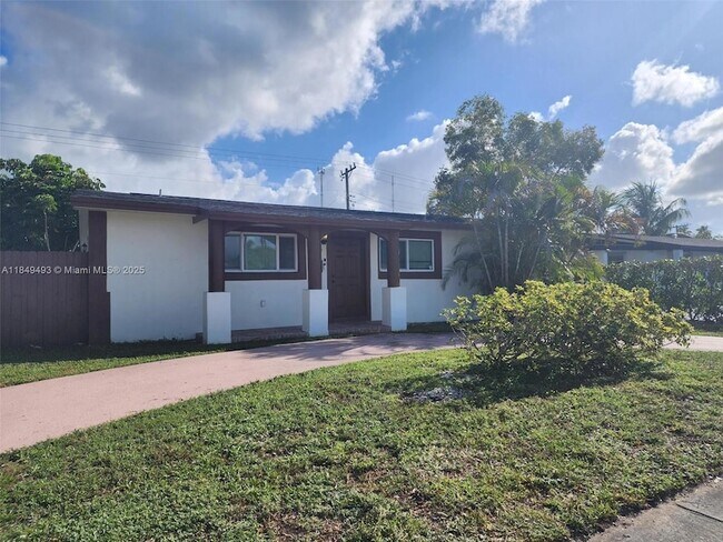 Foto del edificio - 845 NW 199th St