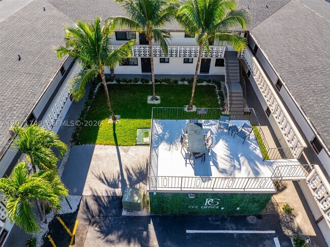 Foto del edificio - 1330 W 29th St
