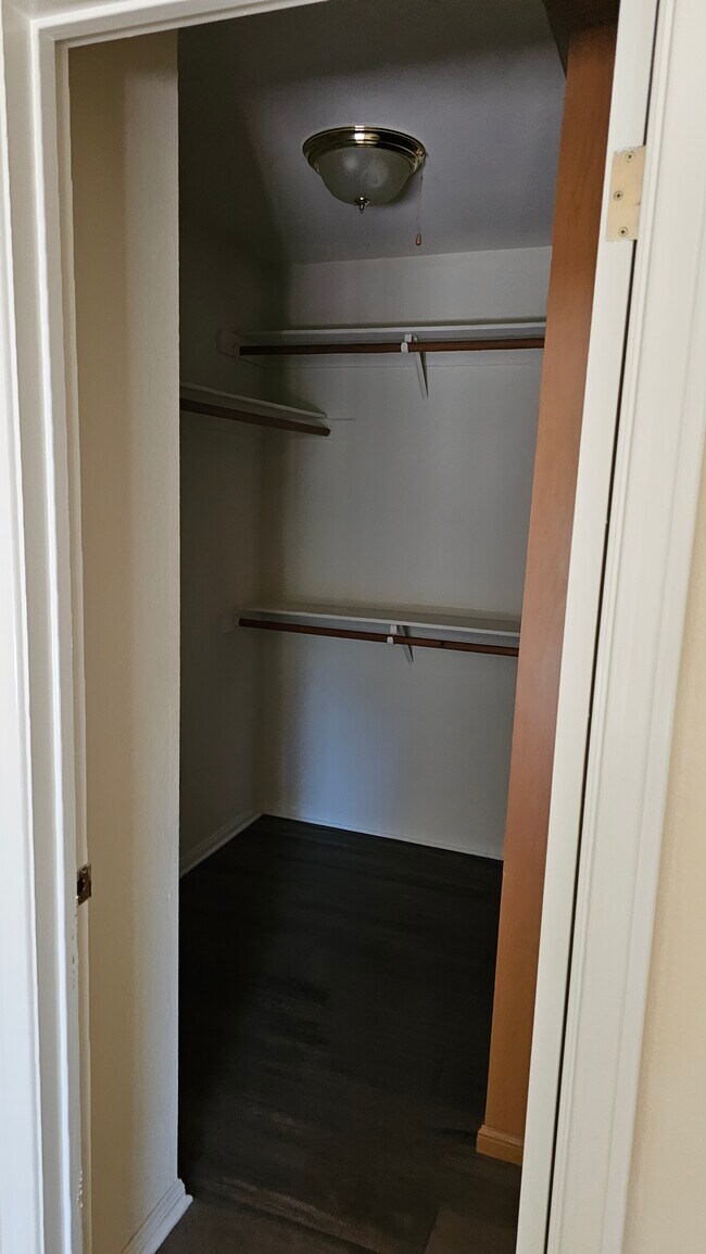 Foto del edificio - 527 Sutter Ln