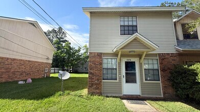 Building Photo - 537 Schneider Dr