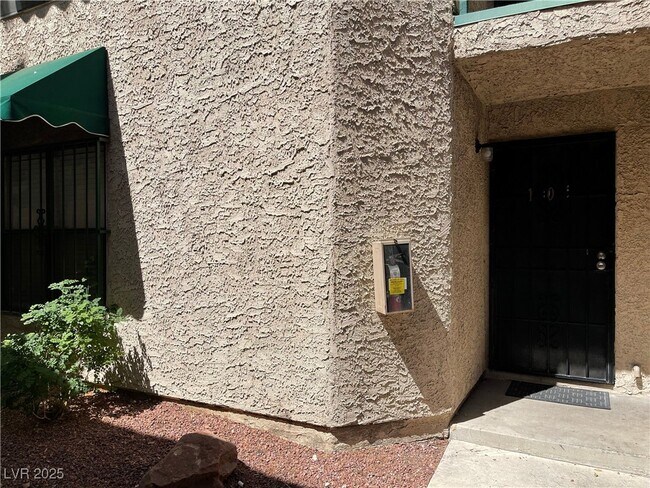 Building Photo - 510 Elm Dr