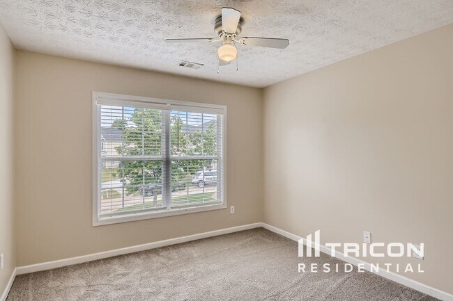 Building Photo - 828 Redan Way