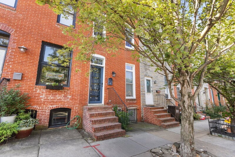 Photo - 2219 Bank Street