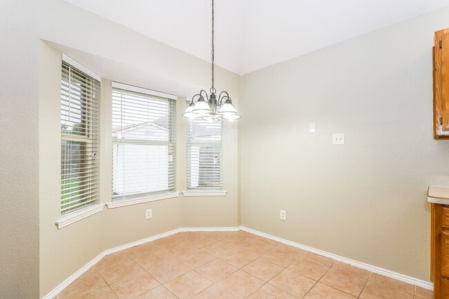 Building Photo - 621 Pleasant Valley Dr