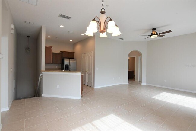 Building Photo - 6594 S Goldenrod Rd