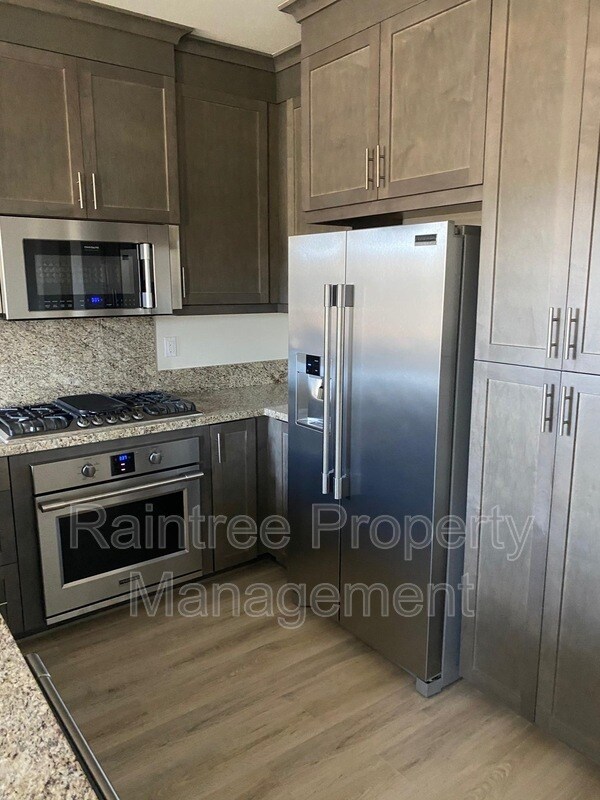 Building Photo - 2143 Solara Ln