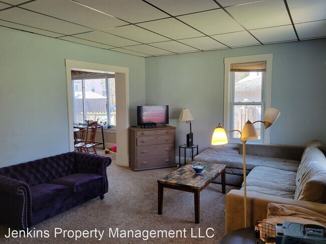 Building Photo - 2 br, 1 bath House - 512 E Maple St