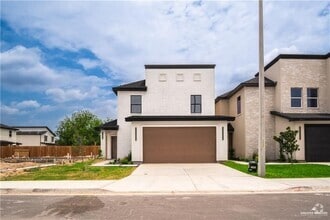 Building Photo - 2609 E Solar Dr