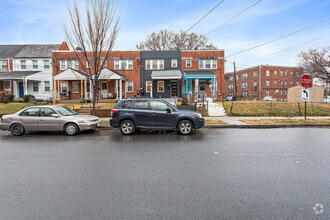 Building Photo - 68 Farragut Pl NW