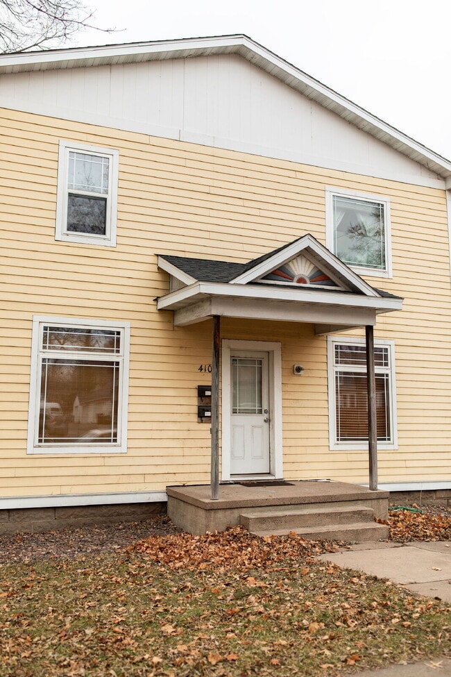 Foto del edificio - New On Market - 3 Bedroom, 1 Bathroom Duplex