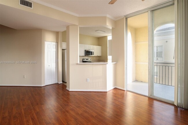 Building Photo - 520 SE 5 Ave