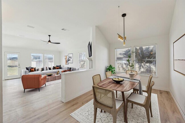Foto del edificio - 203 Little Lake Rd