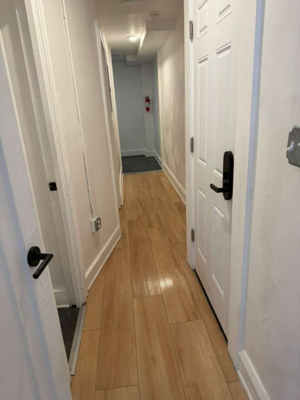 Foto del edificio - 1384 W 83rd St