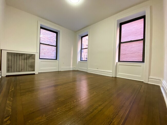 Building Photo - 592 W 178th St