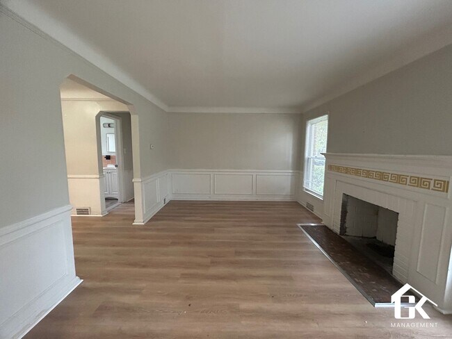 Foto del edificio - 5915 Farmbrook St