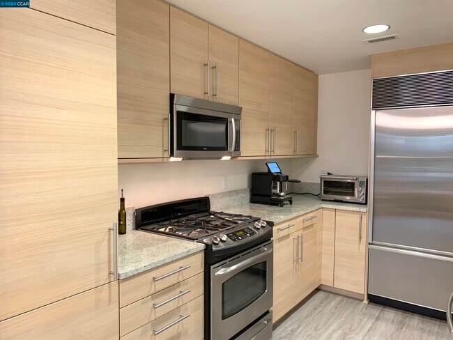 Foto del edificio - 1655 N California Blvd