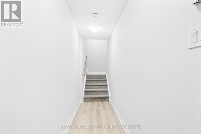 Building Photo - 1203 Creekway Private