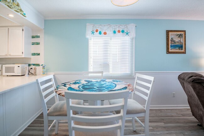 Foto del edificio - OFF-SEASON MONTHLY RENTAL WILL HELP WITH THOSE WINTER BLUES