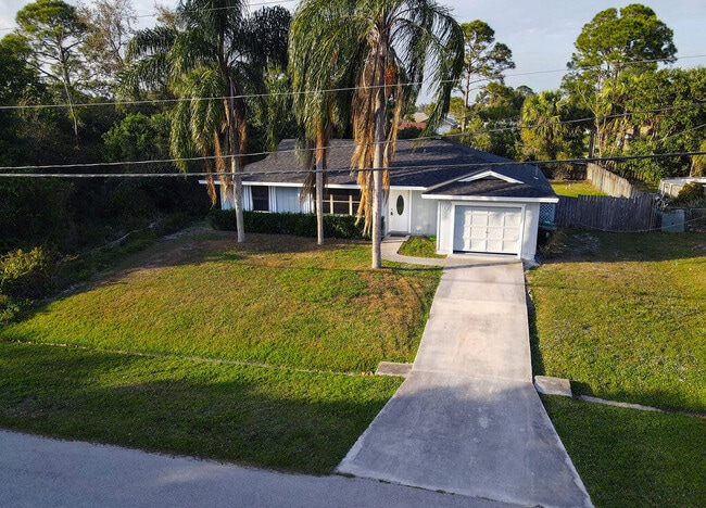 Building Photo - 1181 SW Sarto Ln