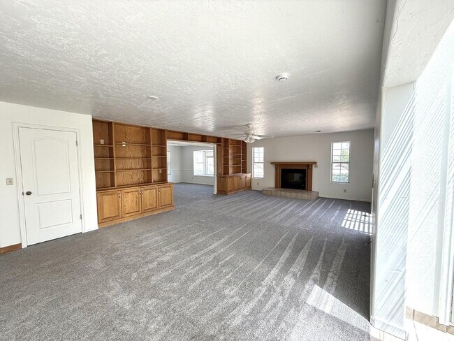 Foto del edificio - AVAILABLE AUGUST 4TH- RENT - 5 BDRM - 5 1/2 BATH - VIEWS VIEWS VIEWS