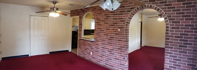 Foto del edificio - 906 Rose Cir