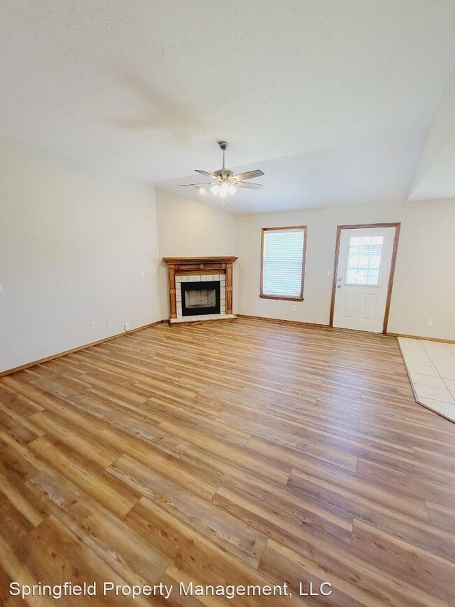 Building Photo - 3 br, 2 bath House - 3513 W Village Ter