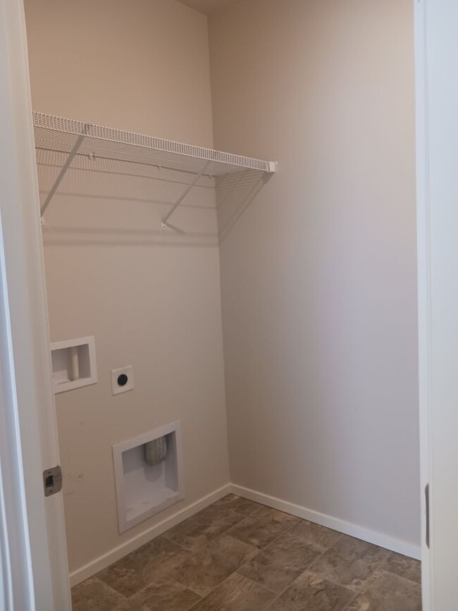 Building Photo - Beautiful 2-Bedroom Home located in Redmon...