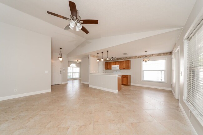 Foto del edificio - 12147 Warwick Cir