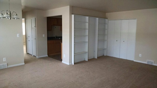 Large Living room - 36663 Woodward Ave