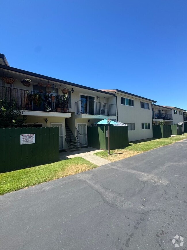 Building Photo - 2761 Larkspur Ln