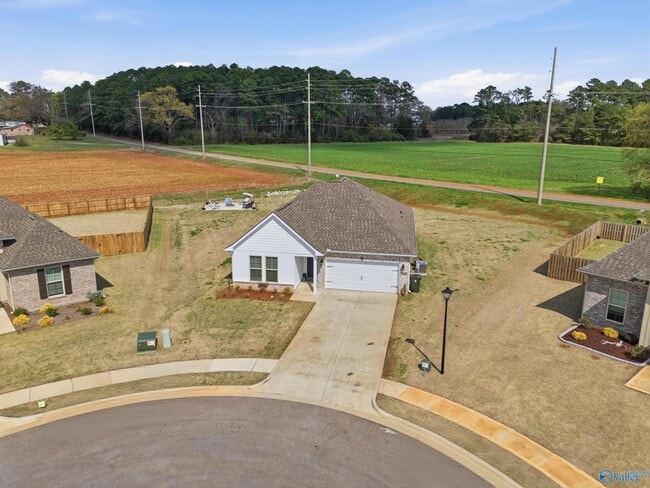 Building Photo - 221 Willie Sanders Dr