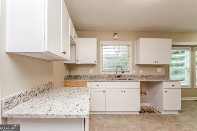 Foto del edificio - 1420 Denfield Ct